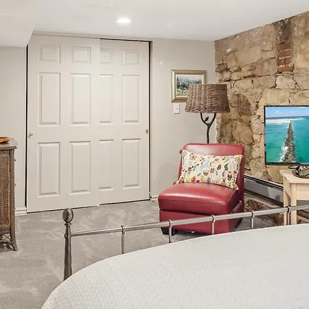 Garden Apartment - Decor Upgrades - Capitol Hill